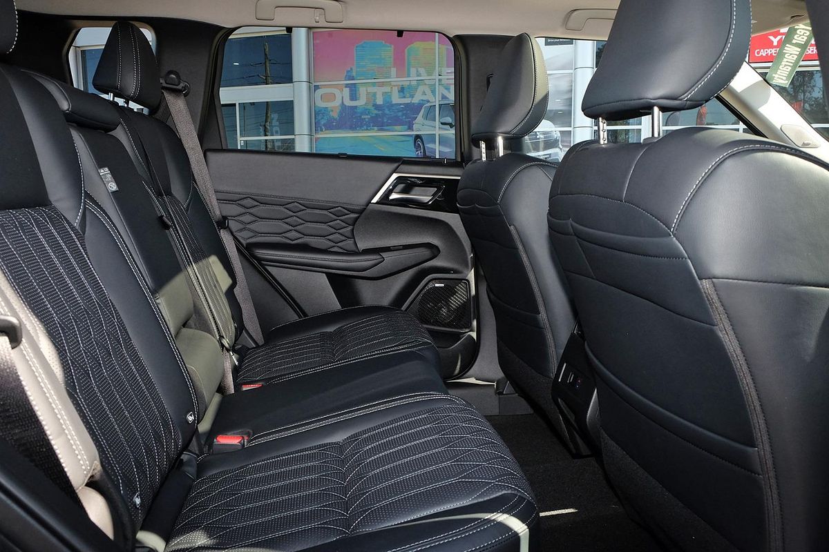 2025 Mitsubishi Outlander Exceed ZM