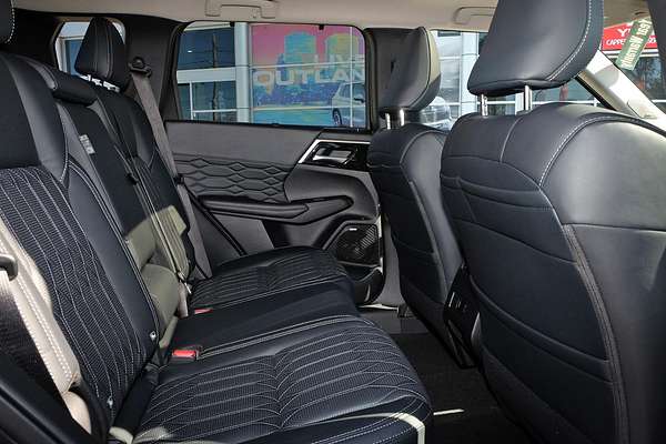 2025 Mitsubishi Outlander Exceed ZM