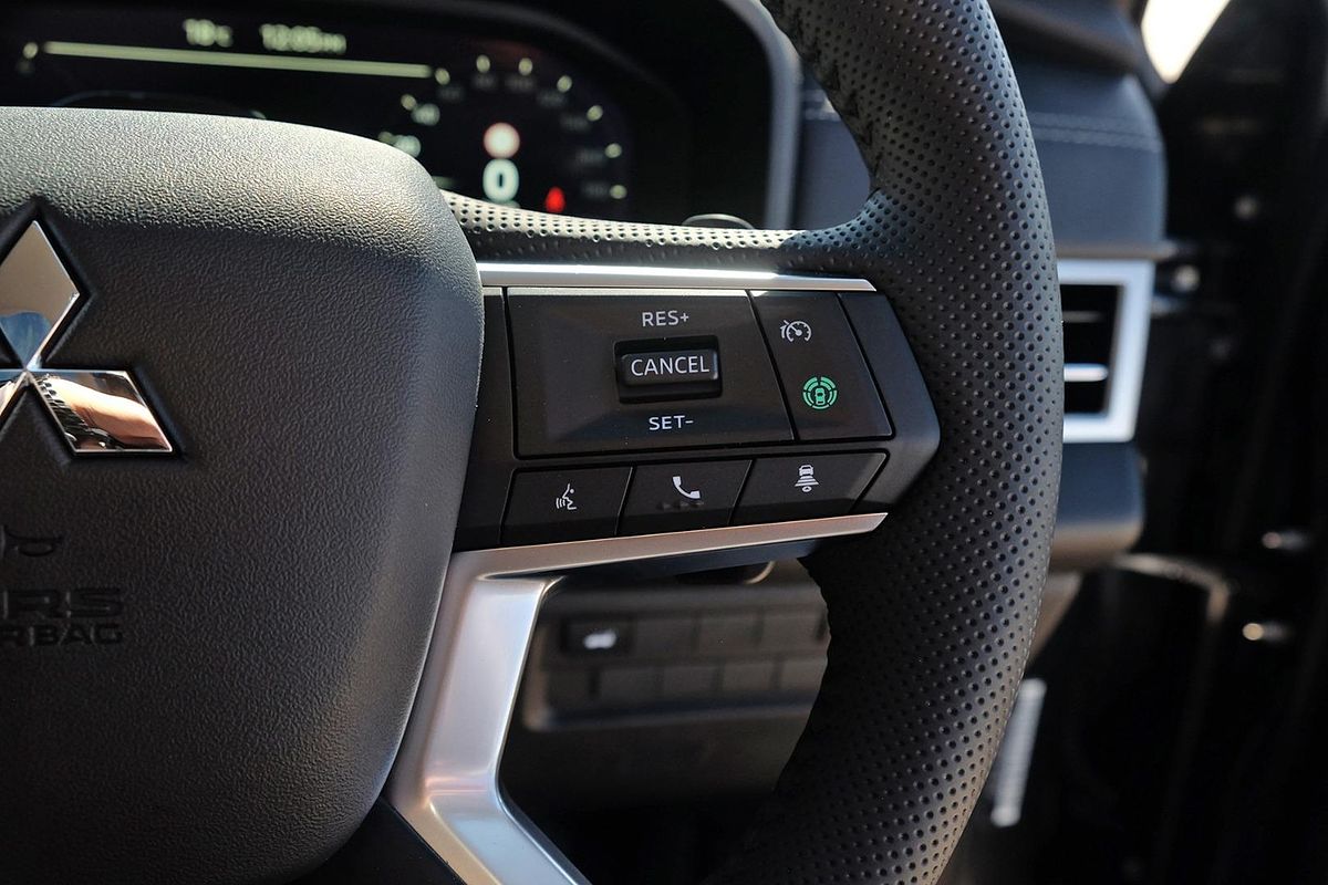 2025 Mitsubishi Outlander Exceed ZM