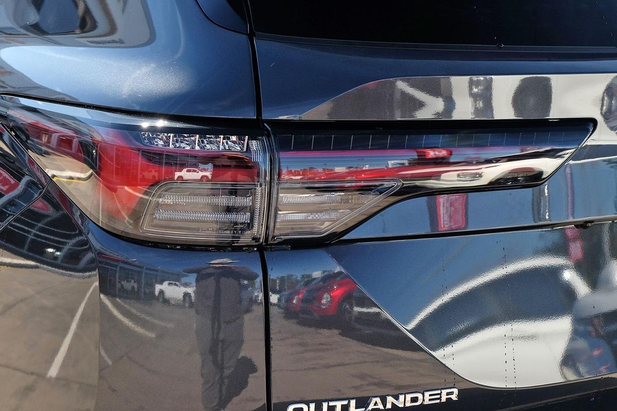 2025 Mitsubishi Outlander Exceed ZM