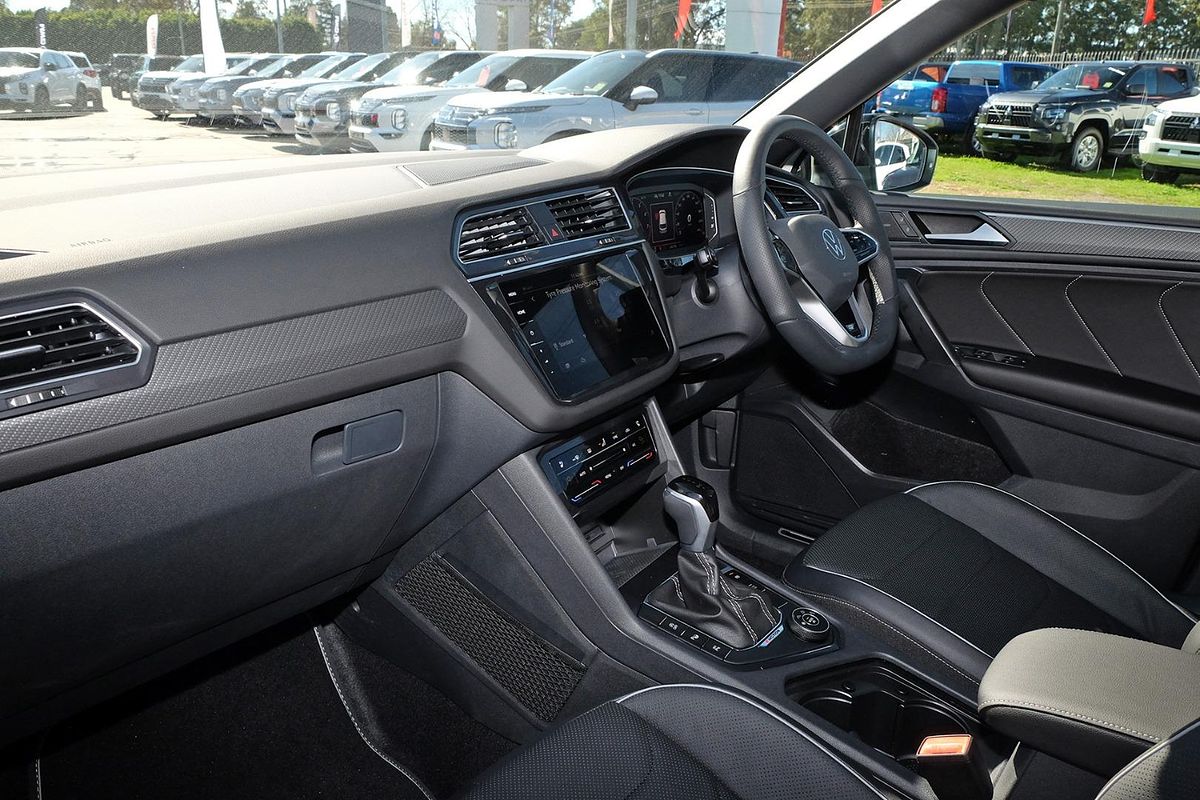 2024 Volkswagen Tiguan Wolfsburg Edition Allspace 5N