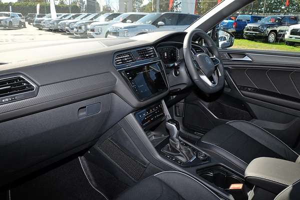 2024 Volkswagen Tiguan Wolfsburg Edition Allspace 5N