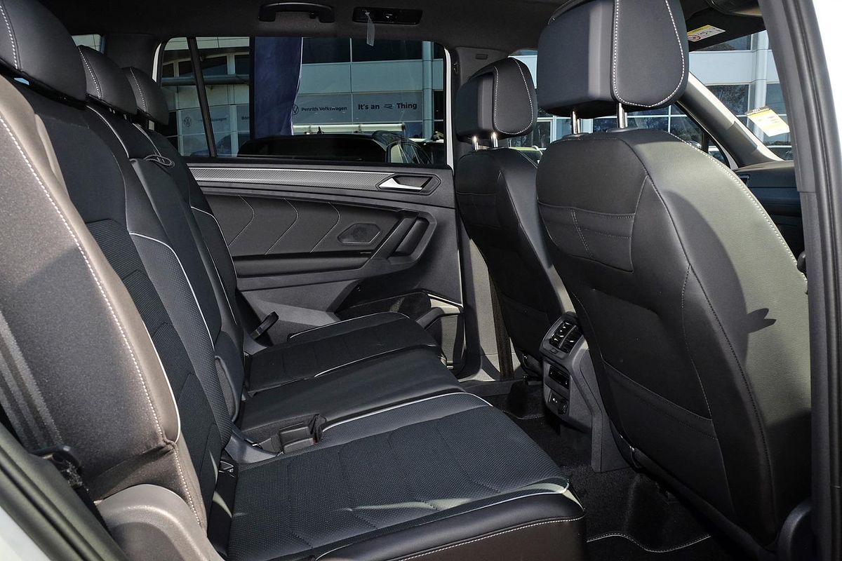 2024 Volkswagen Tiguan Wolfsburg Edition Allspace 5N