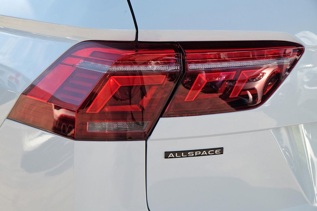 2024 Volkswagen Tiguan Wolfsburg Edition Allspace 5N