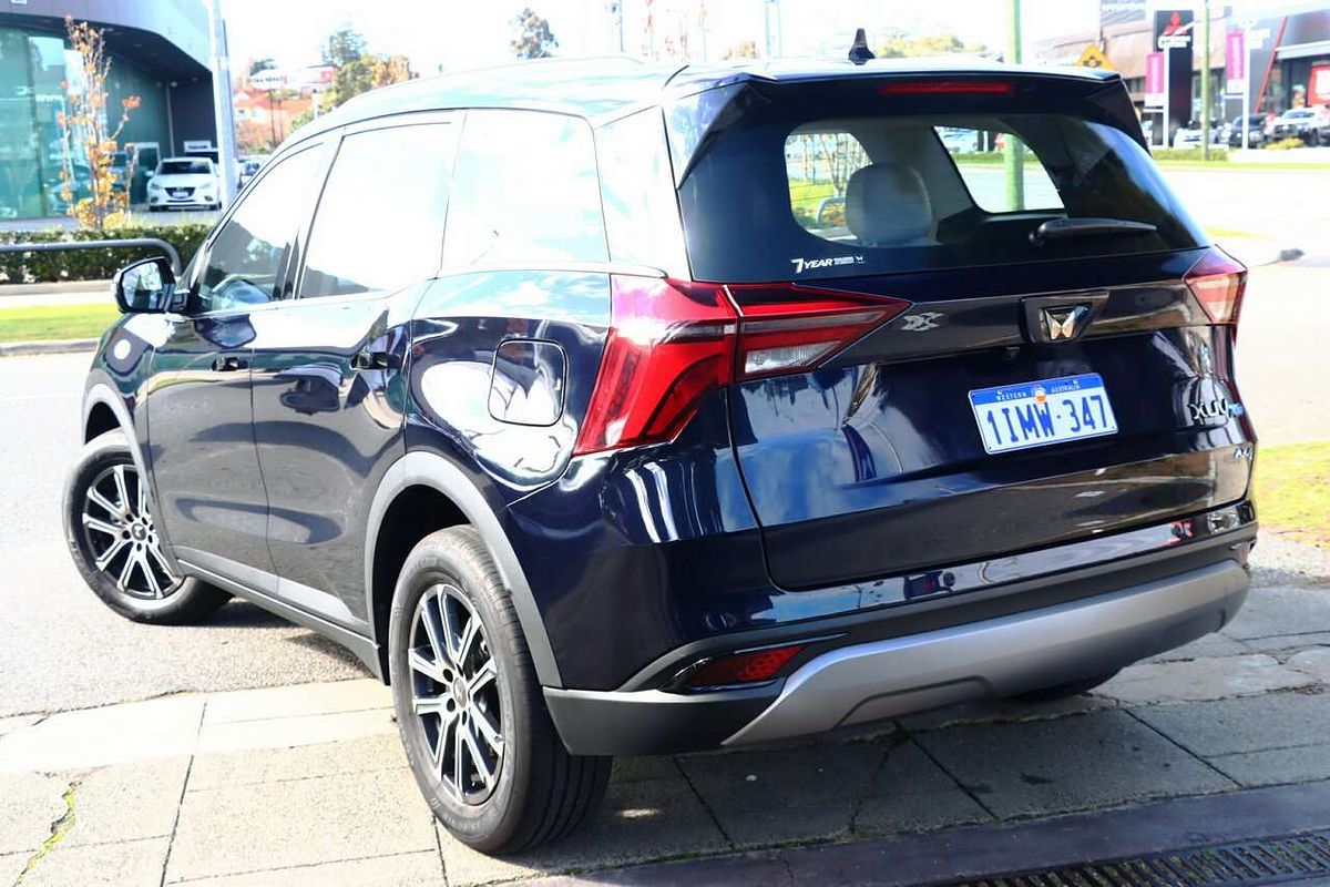2024 Mahindra XUV700 AX7L