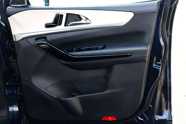 2024 Mahindra XUV700 AX7L