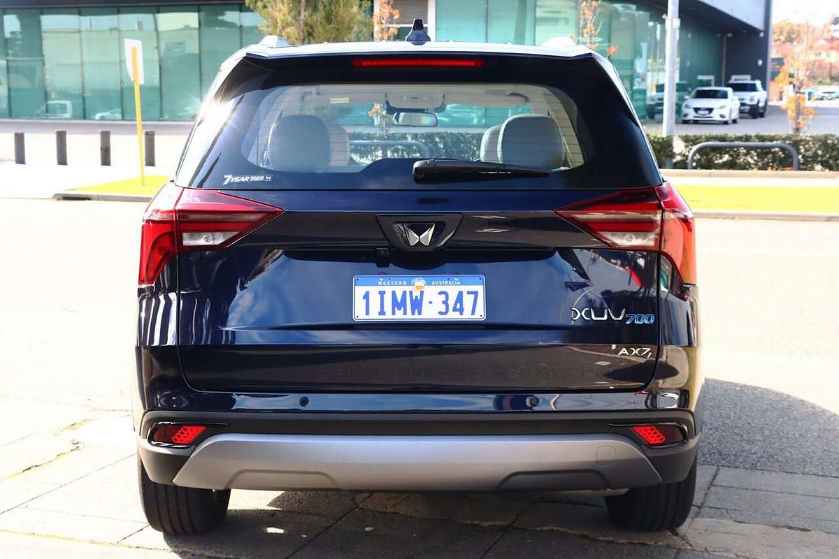 2024 Mahindra XUV700 AX7L