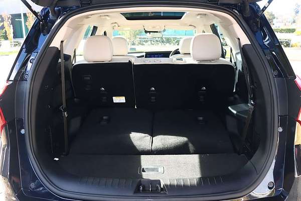 2024 Mahindra XUV700 AX7L