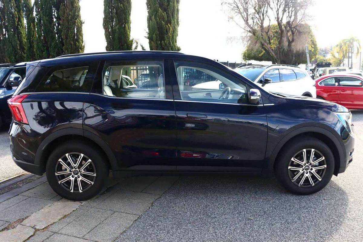 2024 Mahindra XUV700 AX7L