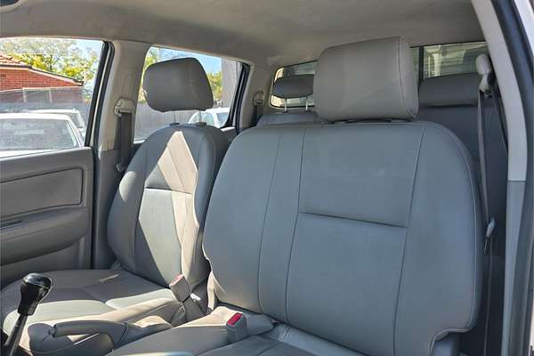 2005 Toyota Hilux Workmate TGN16R Rear Wheel Drive