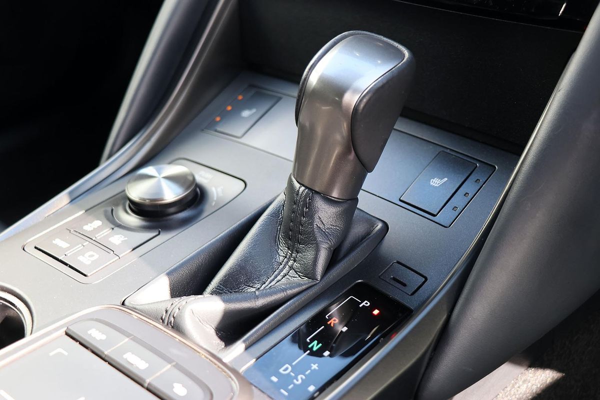 2021 Lexus IS IS300h Luxury AVE30R