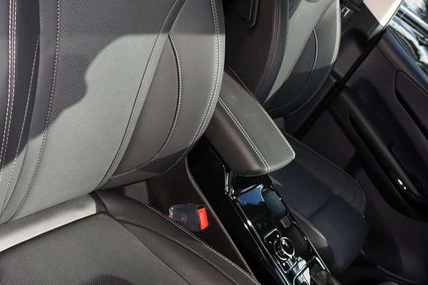 2025 Mahindra XUV700 AX7L
