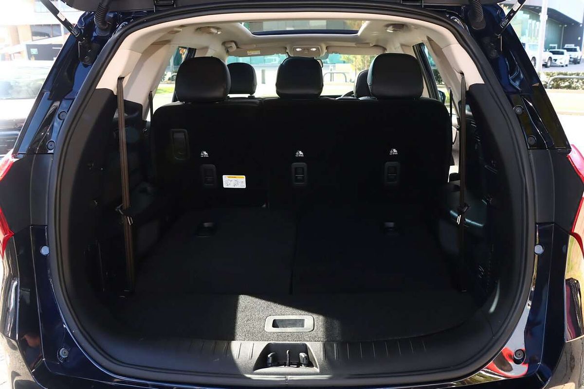 2025 Mahindra XUV700 AX7L