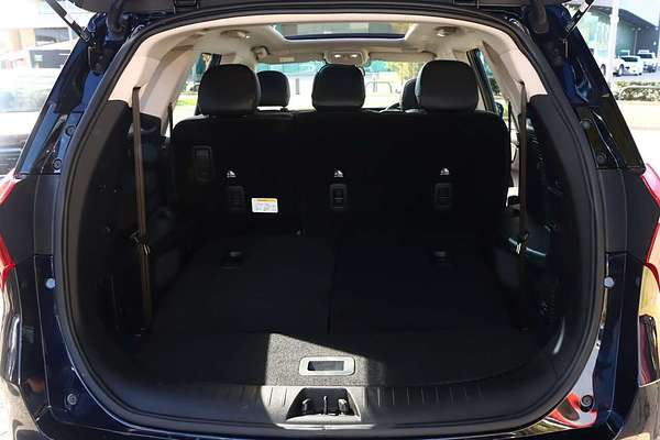 2025 Mahindra XUV700 AX7L