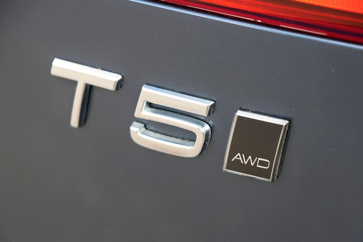 2020 Volvo XC60 T5 Momentum