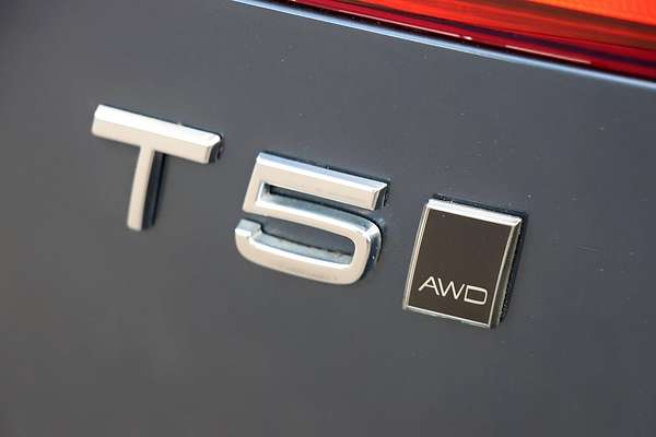 2020 Volvo XC60 T5 Momentum