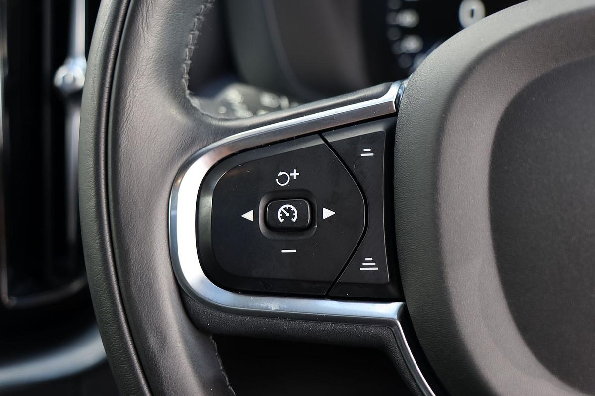 2020 Volvo XC60 T5 Momentum
