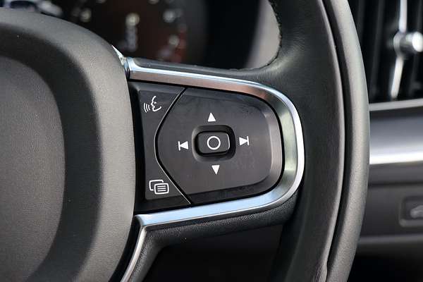 2020 Volvo XC60 T5 Momentum