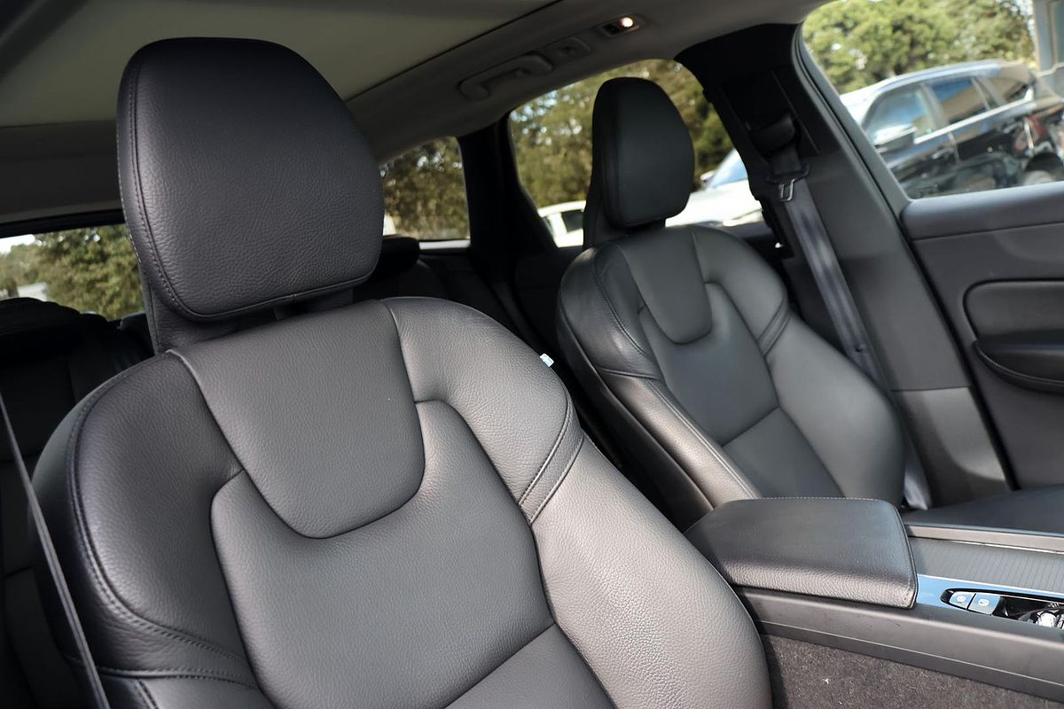 2020 Volvo XC60 T5 Momentum