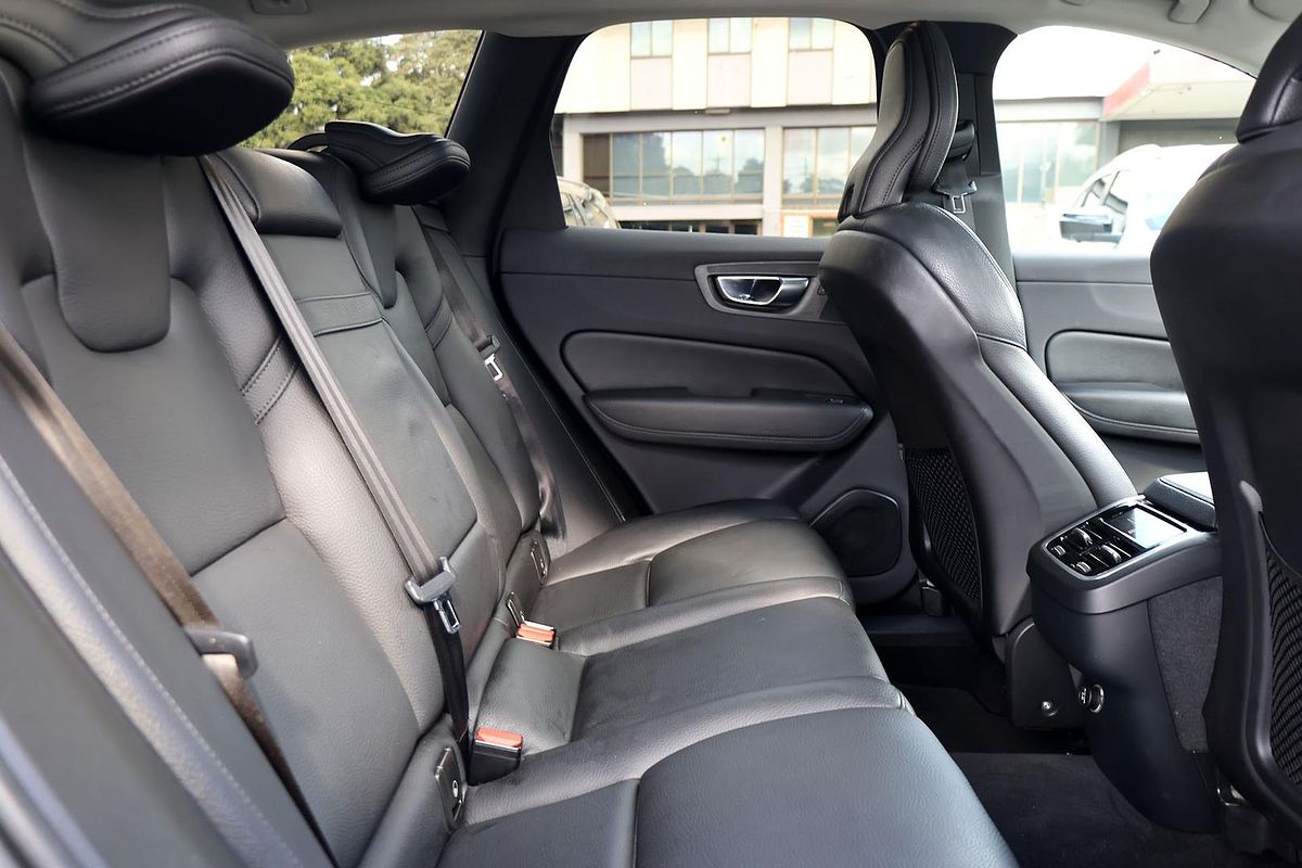 2020 Volvo XC60 T5 Momentum