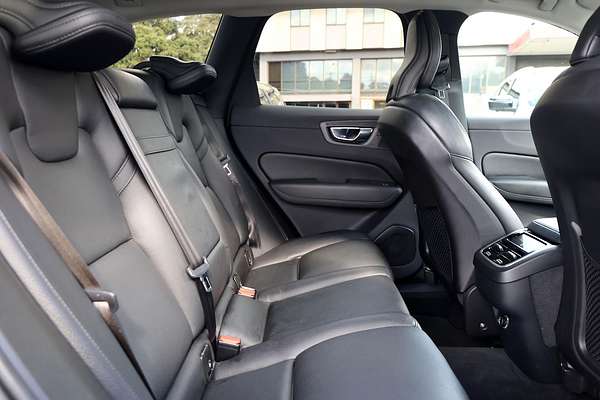 2020 Volvo XC60 T5 Momentum