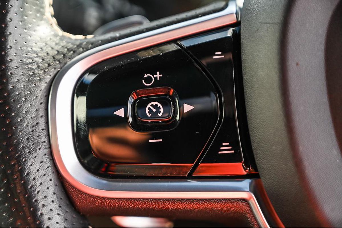 2017 Volvo XC60 T6 R-Design
