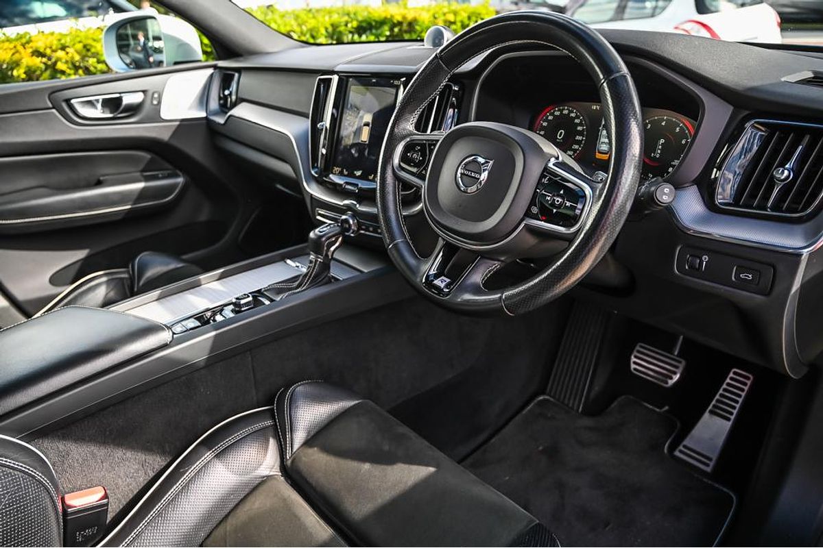 2017 Volvo XC60 T6 R-Design