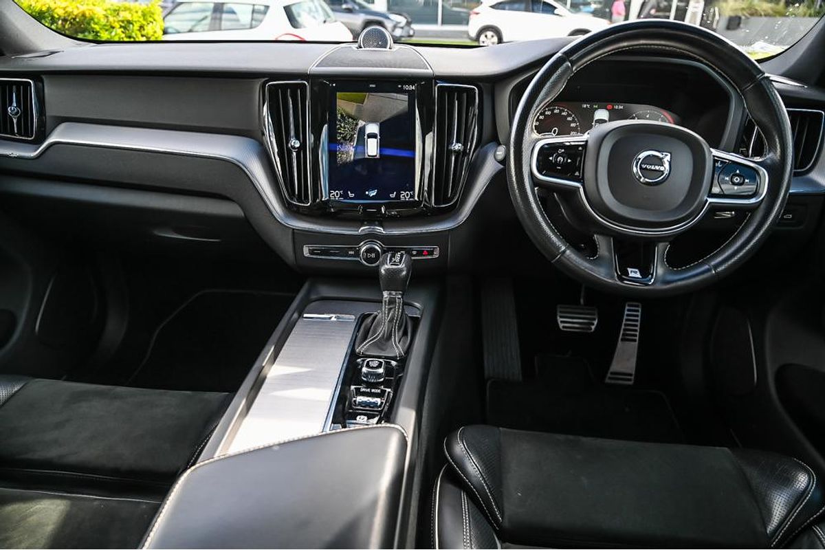 2017 Volvo XC60 T6 R-Design