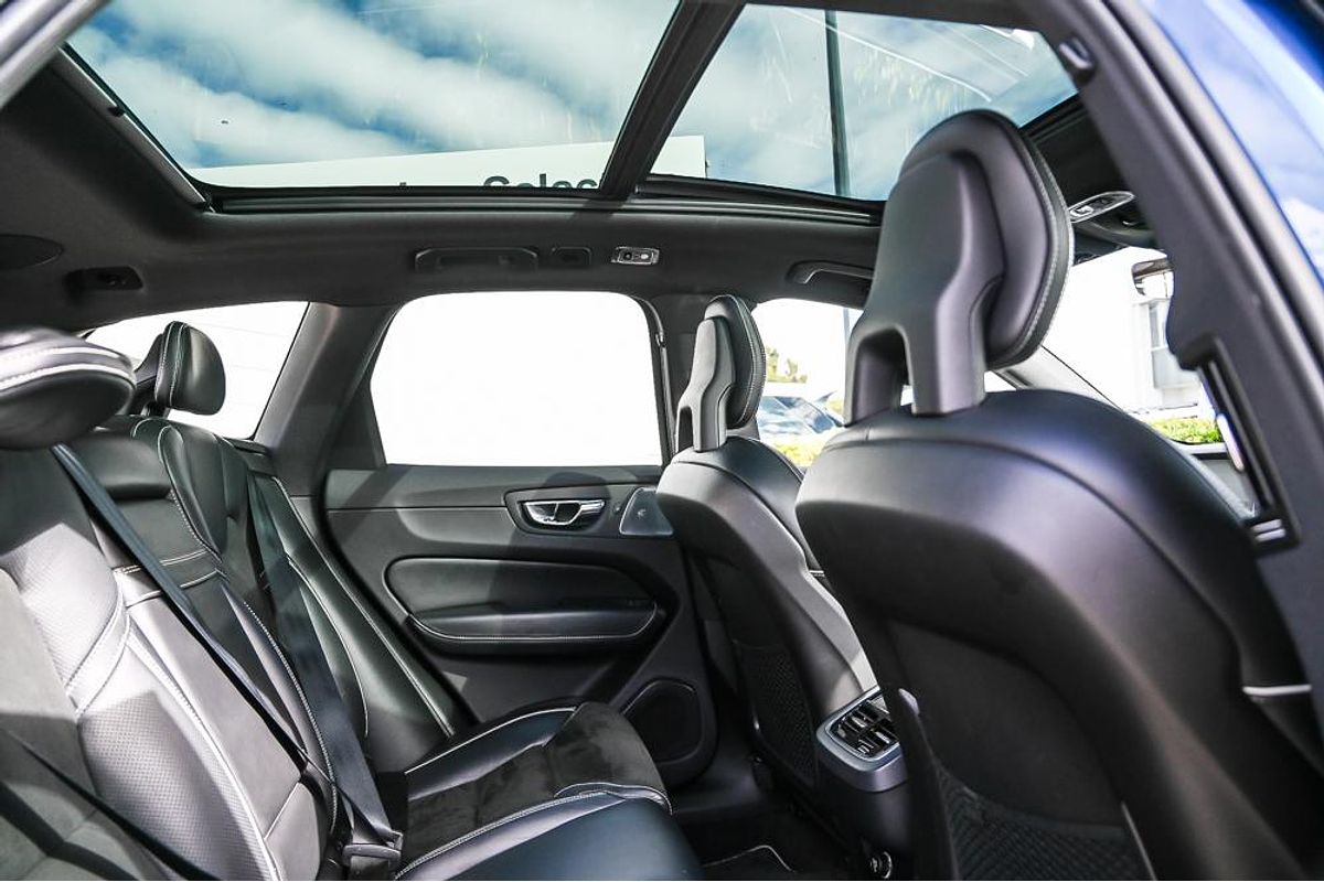 2017 Volvo XC60 T6 R-Design