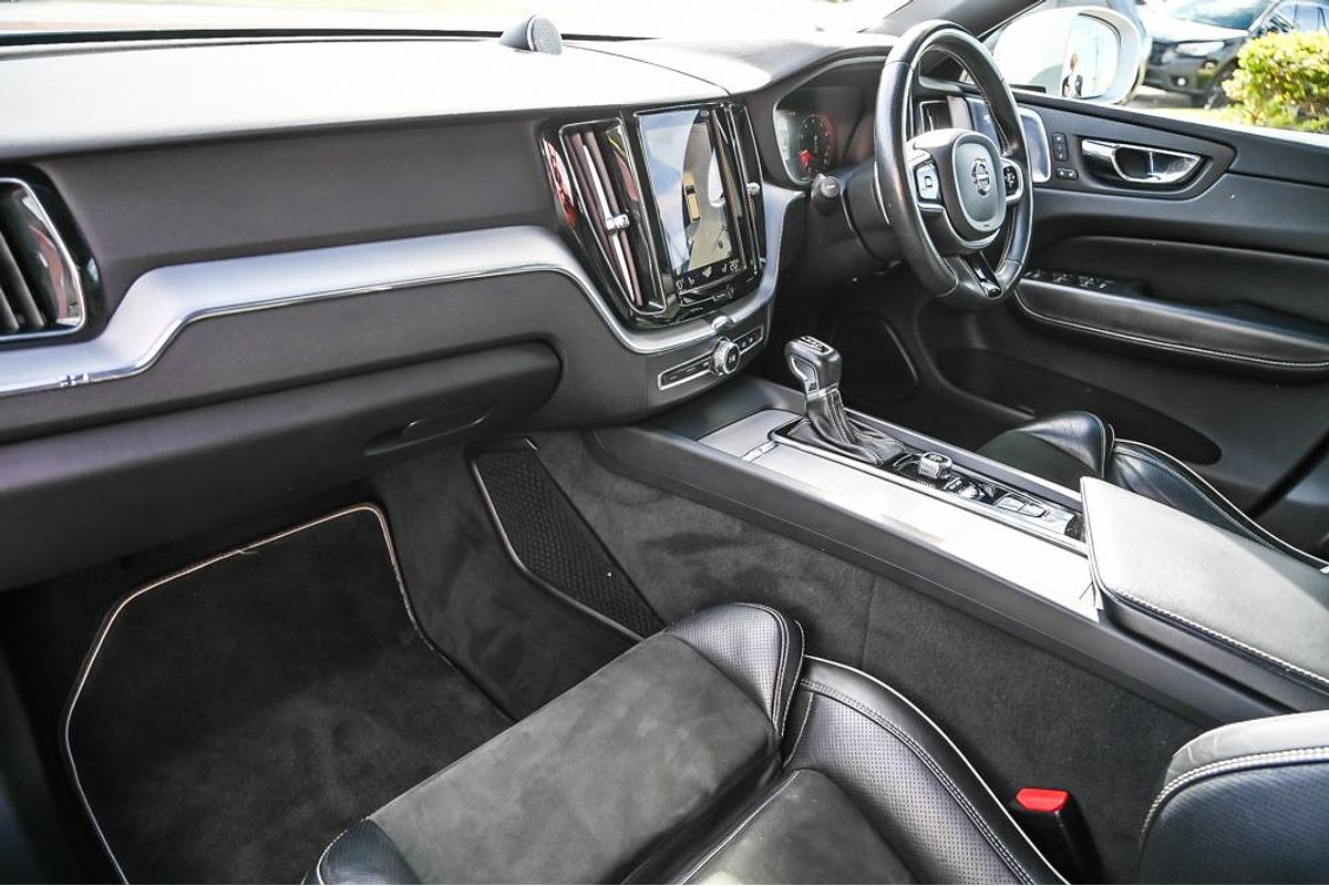 2017 Volvo XC60 T6 R-Design
