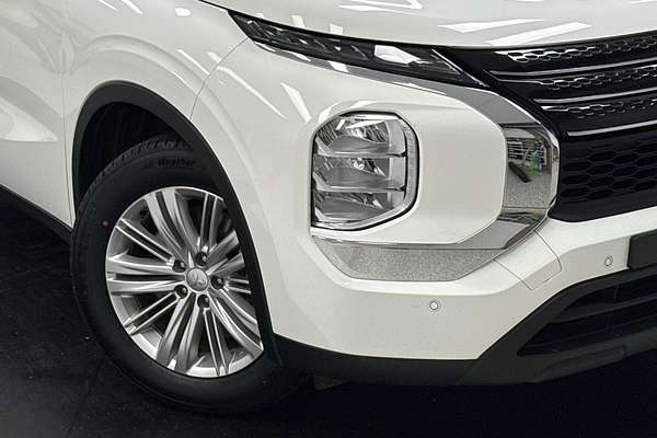 2022 Mitsubishi Outlander ES ZM