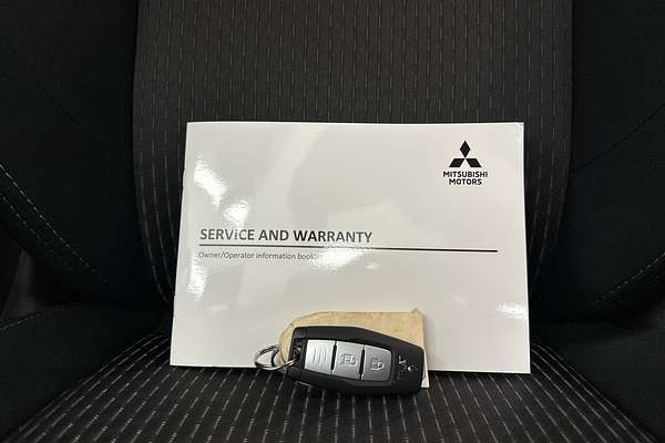 2022 Mitsubishi Outlander ES ZM