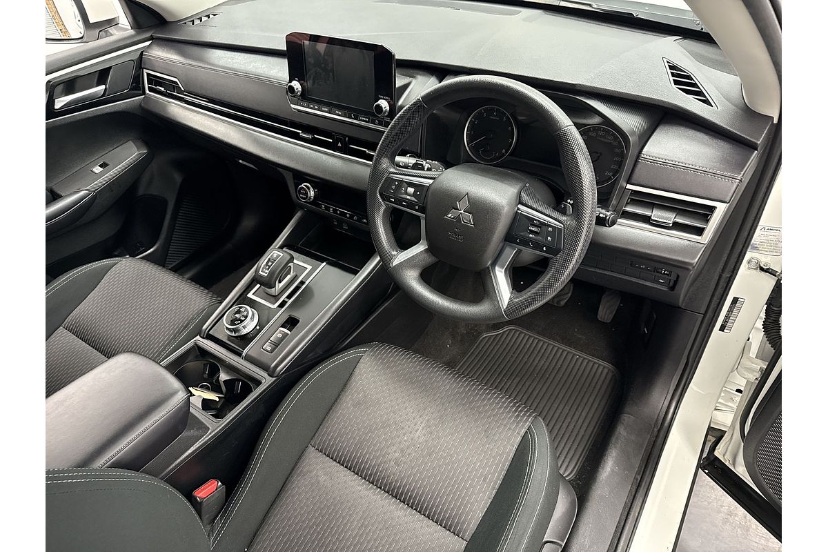 2022 Mitsubishi Outlander ES ZM