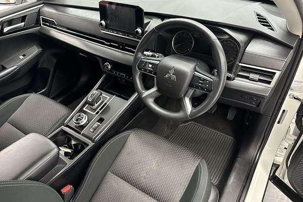 2022 Mitsubishi Outlander ES ZM