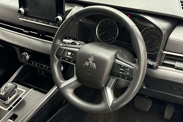 2022 Mitsubishi Outlander ES ZM