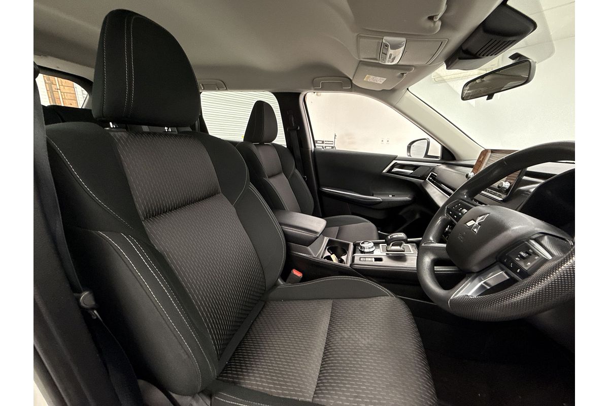 2022 Mitsubishi Outlander ES ZM