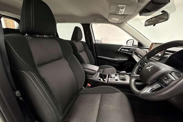 2022 Mitsubishi Outlander ES ZM