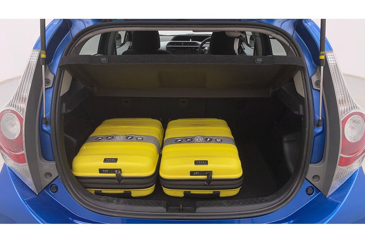2014 Toyota Prius C NHP10R
