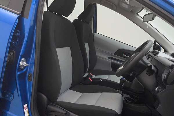 2014 Toyota Prius C NHP10R