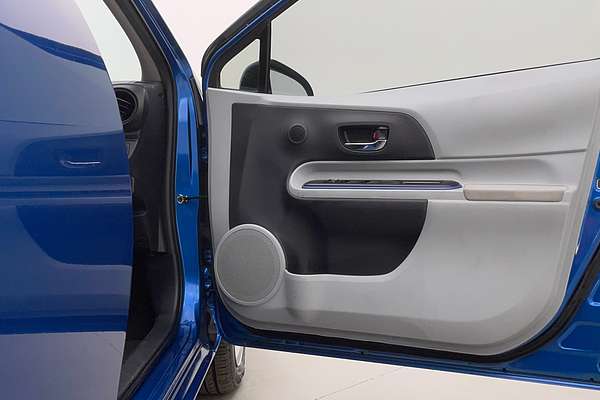 2014 Toyota Prius C NHP10R