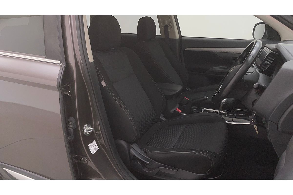 2017 Mitsubishi Outlander LS Safety Pack ZK