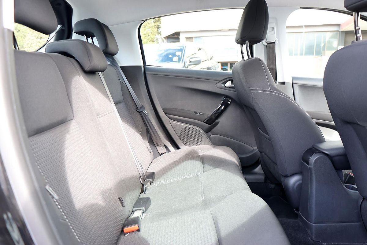 2017 Peugeot 208 Allure A9