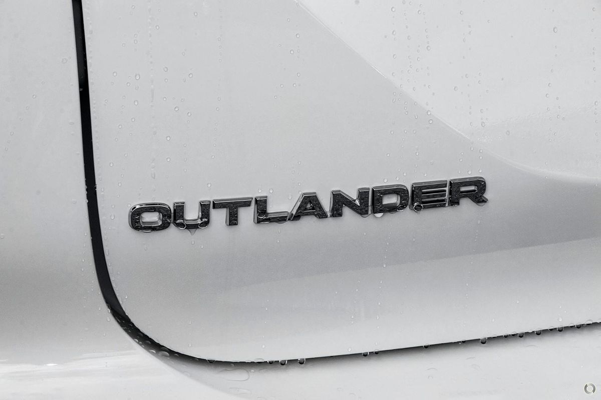 2025 Mitsubishi Outlander ES ZM