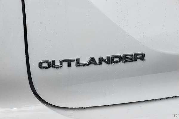 2025 Mitsubishi Outlander ES ZM
