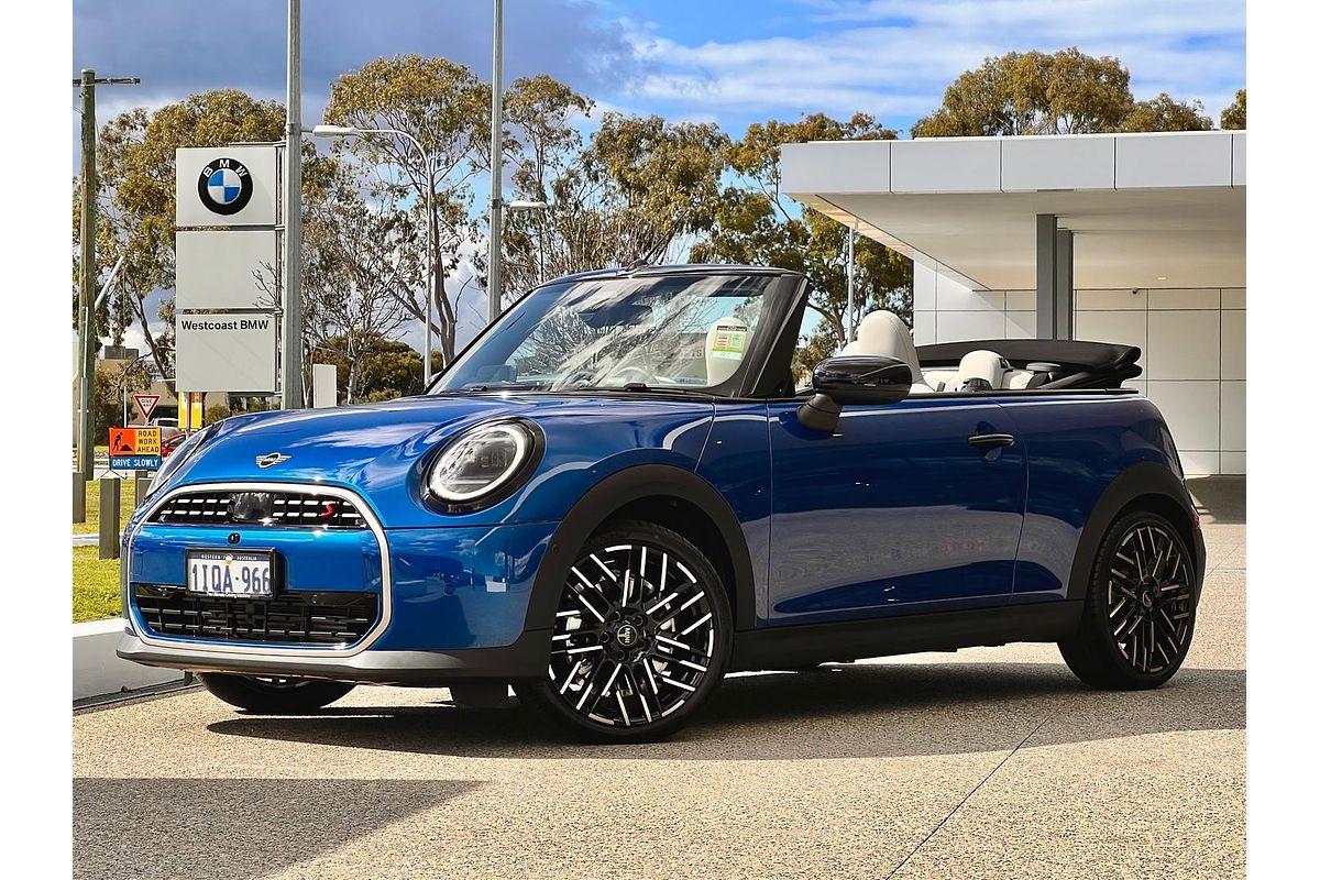 2025 MINI Cooper S Favoured F67