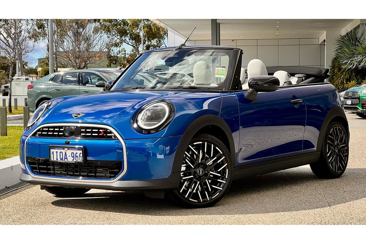 2025 MINI Cooper S Favoured F67