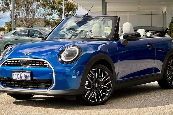 2025 MINI Cooper S Favoured F67