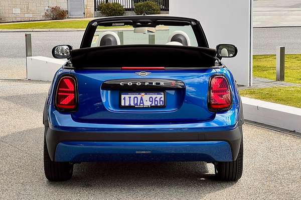 2025 MINI Cooper S Favoured F67