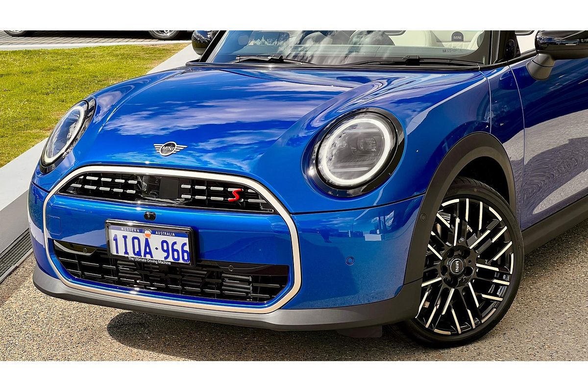 2025 MINI Cooper S Favoured F67