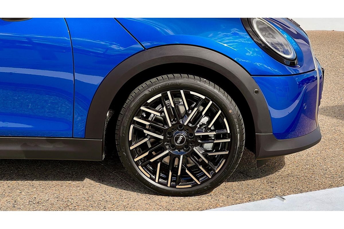 2025 MINI Cooper S Favoured F67